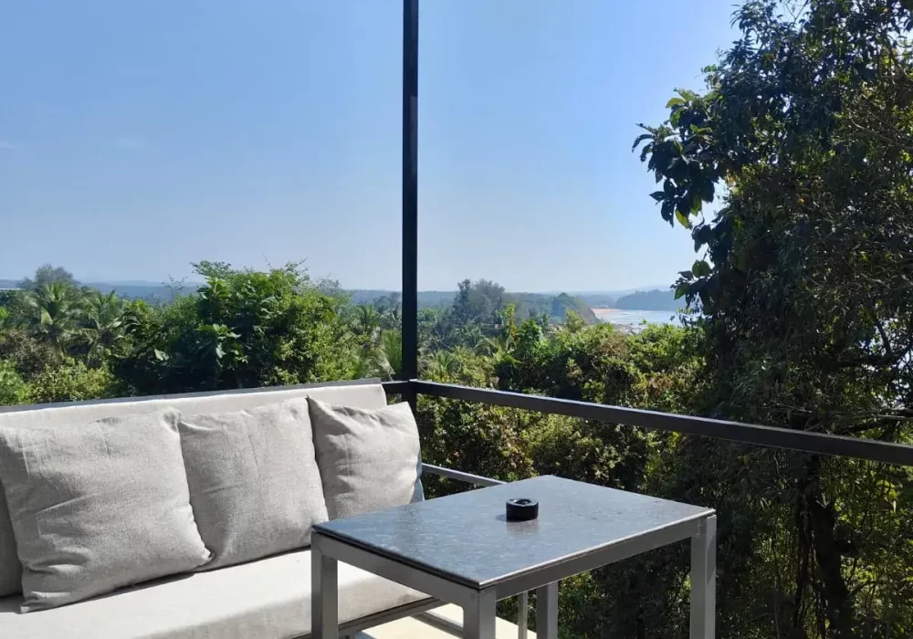 Hill balcony 4