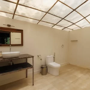 Huts Bathroom 2.jpg