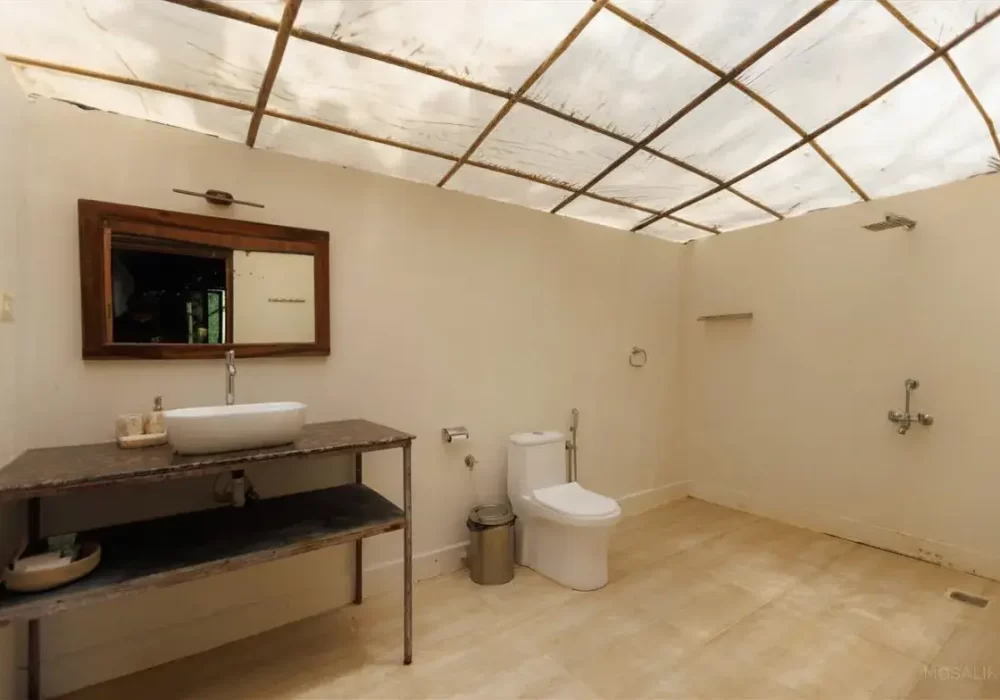 Huts Bathroom 2.jpg