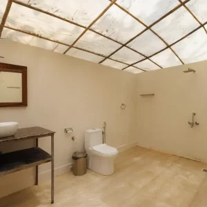 Huts Bathroom 3.jpg