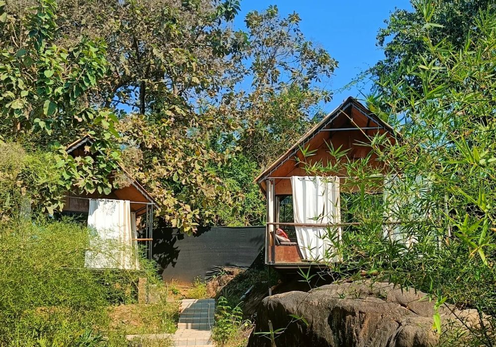 garden path huts 6 7 blue sky