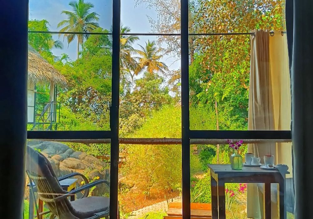 hut 8 balcony view garden