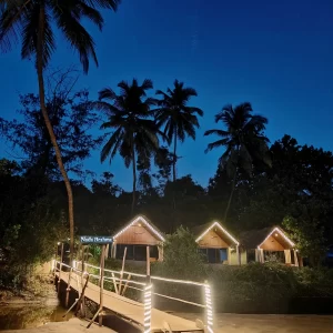 huts front sign 4