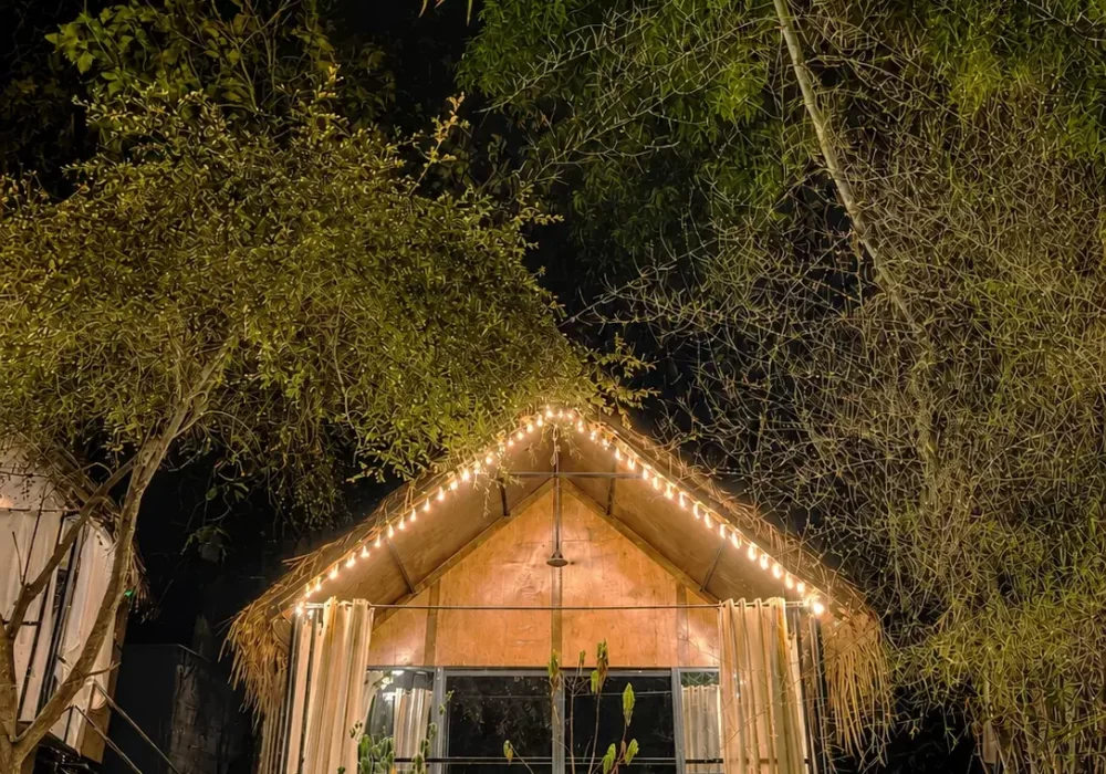 huts garden 111