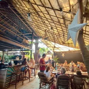 rest bar tables ppl (3)